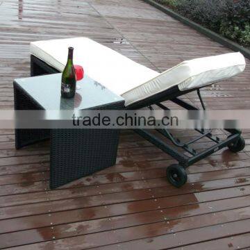 Classic White Lounge Chair With Tea Table photo-3