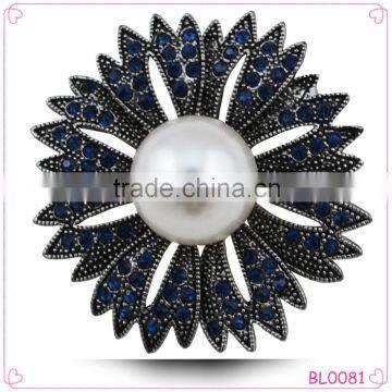 Europe and the United States Fashion Alloy Big Pearl Brooch Blace Charming Jewelry