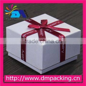 High quantity paper packing boxes for gift necklace with ribbon