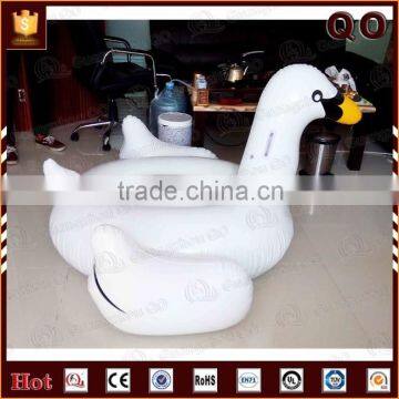 2015 newest creative game water floating inflatable swan toy for fun