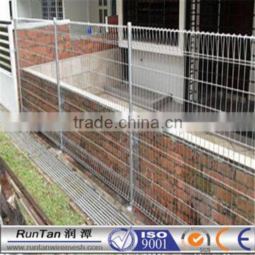 ISO9001 anping factory pvc painted roll top perimeter fencing