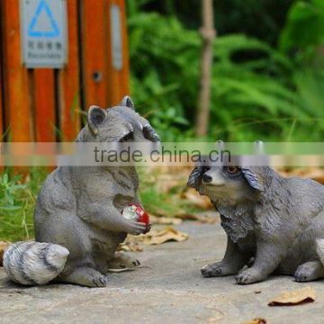 Resin raccoon statue for garden decoration