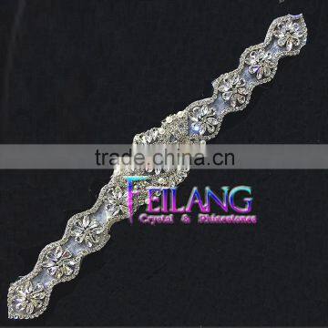 Both sides have four crystal flowers Crystal Rhinestone Applique