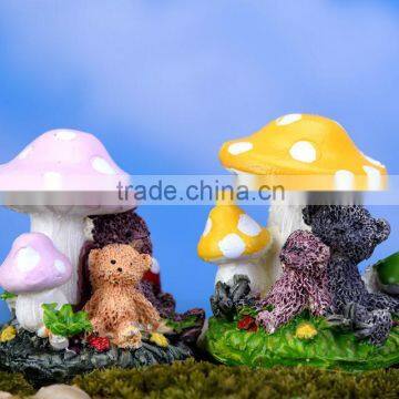 Popular mushroom standing statue bears garden decoration