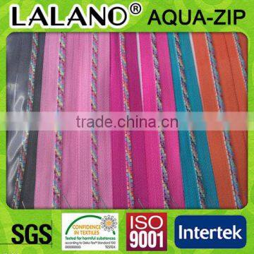 good quality plastic zipper with colorful teeth for garment accessories