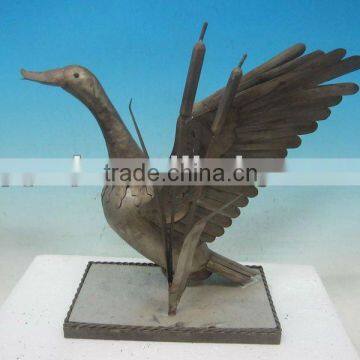 handpainted metal duck statue for garden decoration