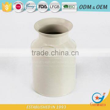 Garden Iron Powder Coating White Jug the Bottle Water Jug in Garden