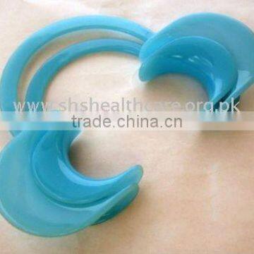 Cheek Retractor