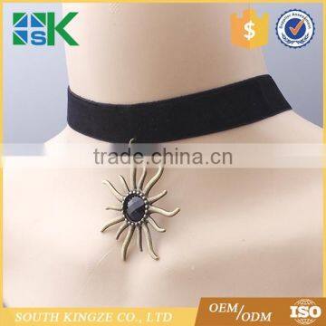 Female Star Style Black Velvet Belt Sun Pattern Simple Antique Lace Choker Necklace photo-2