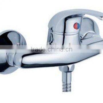 Single handle faucet