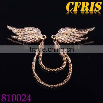 wings shape collar pin with chain,crystal inlaid custom lapel pin                        
                                                                                Supplier's Choice