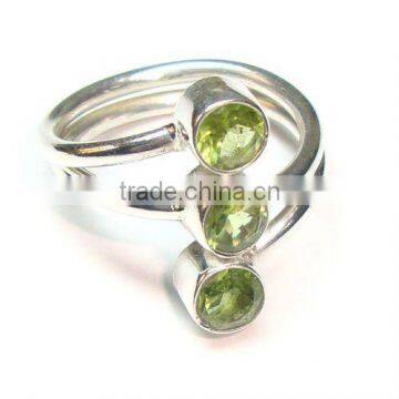 925 Sterling Silver Three Stone Peridot Finger Ring