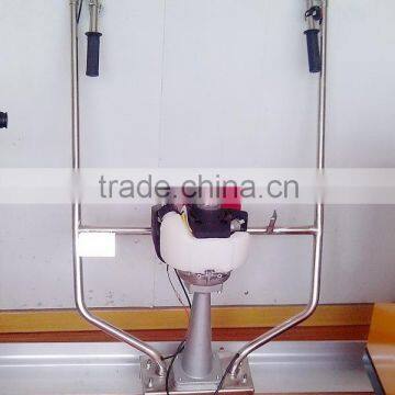 Vibrating and leveling small area concrete surface machine surface finishing screed