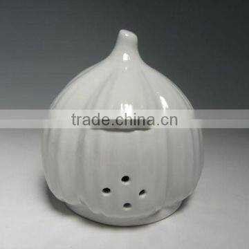 Ceramic garlic keeper