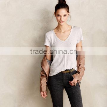 Customized made cheap V-neck short sleeve cotton blank pocket t-shirt in different color