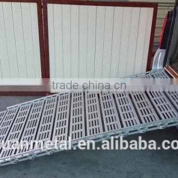 Aluminum roll ramp