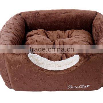 China Supplier Small MOQ Wholesale Pet Products Pet Toy Dog Bed/Private label dog bed house