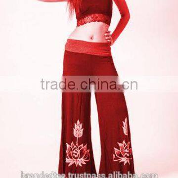 Girls Wearing Yoga Pants photo-5