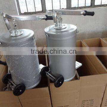 Grease Bucket with Pump GPT16L13