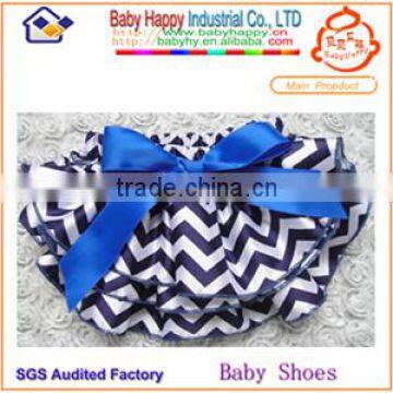 2014 hot selling stylish baby satin bloomer