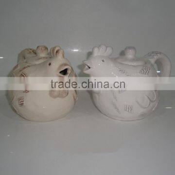 ceramic tea pot in rooster design