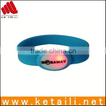 Wholesale China Alibaba OEM Silicone Bracelets for Schools Silicone Bracelet Glow Silicone Bracelet Glow In the Dark