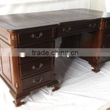 Parnet Dest in Office Desk - Wooden Furniture in Office Room - Furniture Manufacture