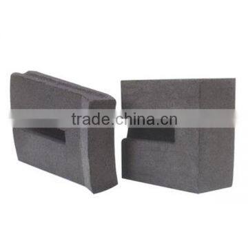 Low density oxide bonded silicon carbide brick