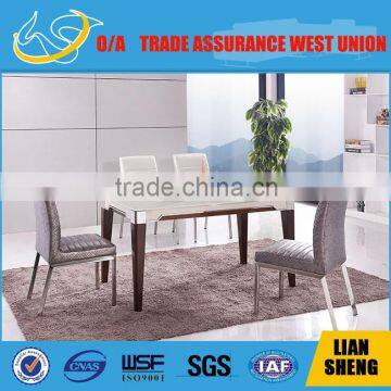 2016 New design luxury and Elegant dining table with Tempered glass and solid wood legs