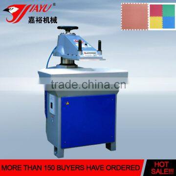 Hydraulic swing arm insole cutting machine