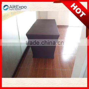 China New Design Popular Stain Resistant Table Cloth