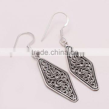 925 SOLID STERLING SILVER MAKIS SHAPE EARRINGS