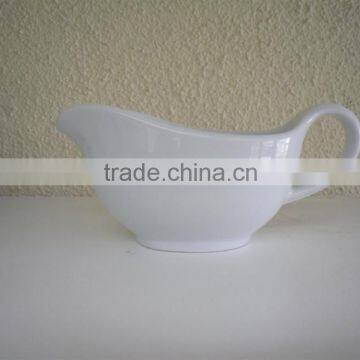 porcelain gravy boat white glazed