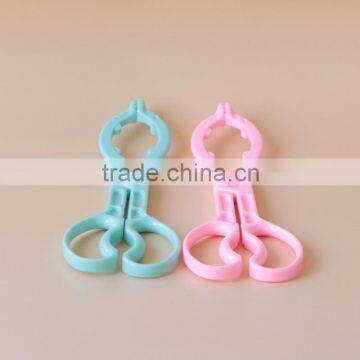 BPA free most popular plastic milk feeder clip wholesale