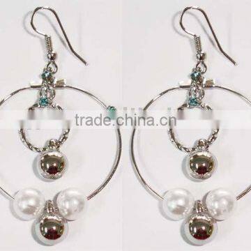 Fashion earring with plastic bead