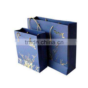 Gold hot stamping white kraft paper bag with handle