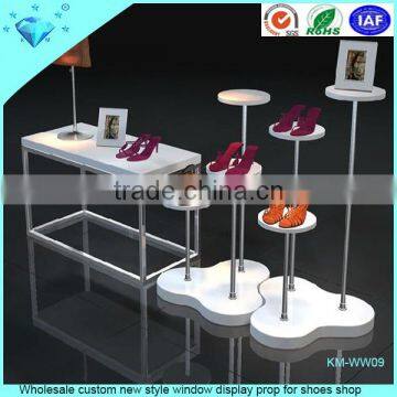 Wholesale custom new style window display prop for shoes shop