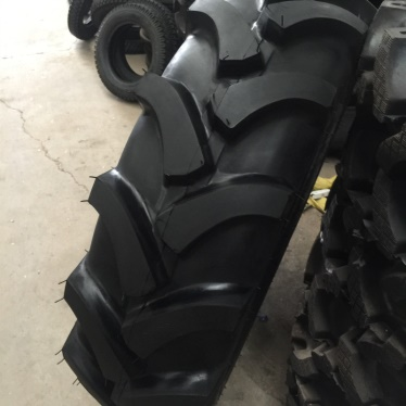 13.6-24 Herringbone pattern Agricultural Tyre