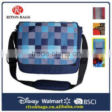 Classic design leisure messenger bag for college