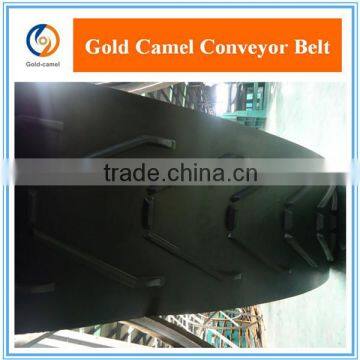 Slip resistant rubber conveyor belt