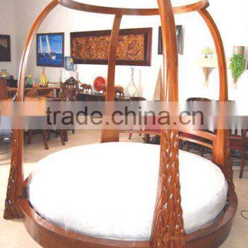 round bed with canopy