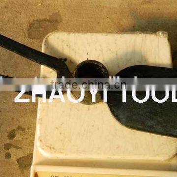 30020105 High Quality Round or Oval Hole Two Tines Forging Weeding Fork Garden Hoe photo-2