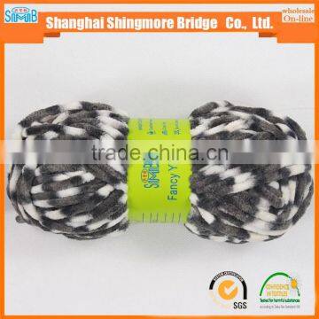 China Supplier of Novelty Yarn Hot Wholesale 100 Polyester Chenille Knitting Yarn on a Low Yarn Price List photo-4