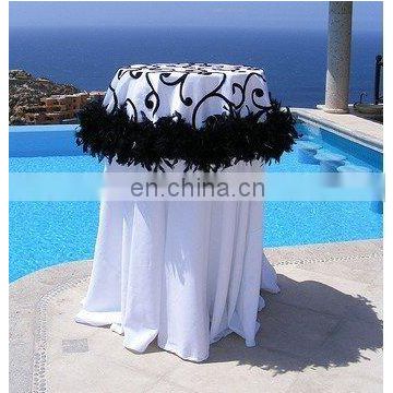 beautifl table cloths with feather decoration