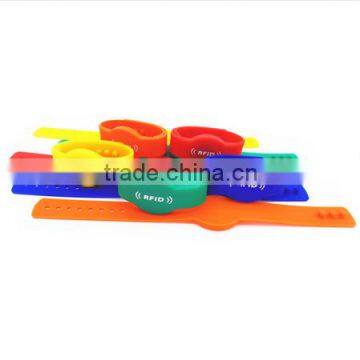 RFID 13.56mhz Silicone Wristband NFC Tag Bracelet Smart Card Used In Hospital And Swimming Pool