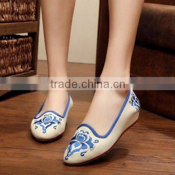 Women Casual Flat Shoes Slip on Pointed Toe Chinese Style Embroidered Ladies Cotton Canvas Walking Loafers Oxford Sole No Logo