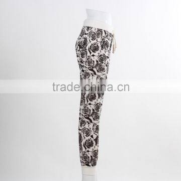 F5W30163 Women Contrast Waistband Floral Knit Trousers photo-3