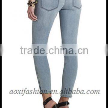 The Perfect Skinny Jean for Pairing With a T-shirt and Blazer for Chic and Creative Office-to-evening Looks. photo-2