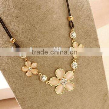 women elegant necklace with alloy ang crystal good gifts for wife/girlfriend