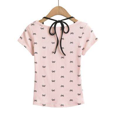 French-style casual T-shirt with floral lace trim and bow detailing, featuring a strapless design and short sleeves.
